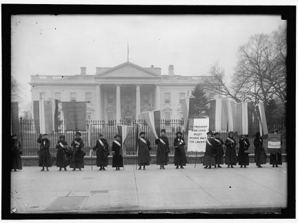 Black and white photograph of 15 suffragists picketing in front of the White House