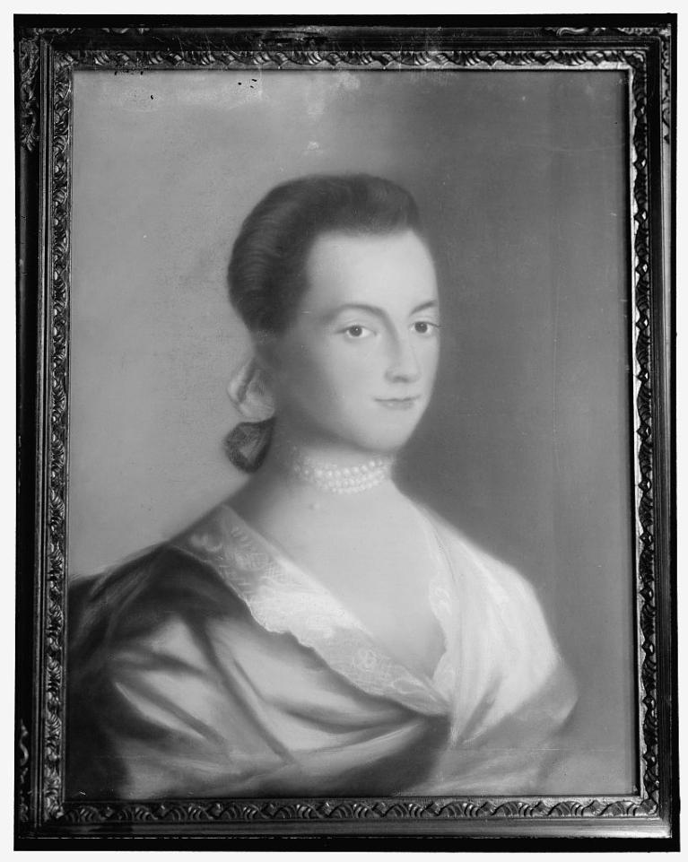 Black and white portrait of young woman.